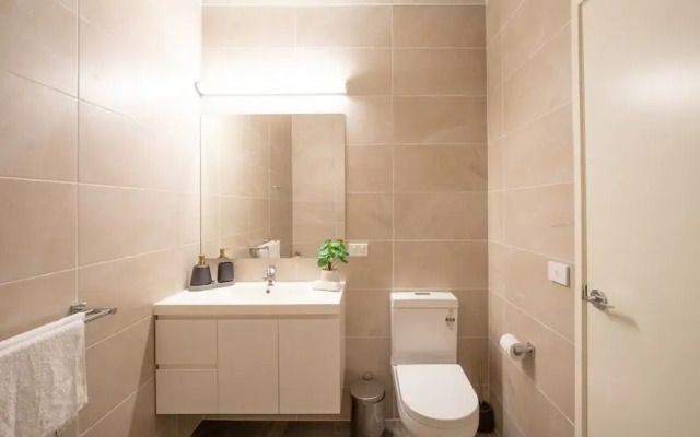 Generous 2-bed Townhouse With A Private Balcony