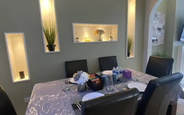2BR Cozy Duplex in Belfast