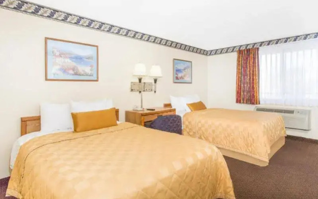 Super 8 Motel - Madera