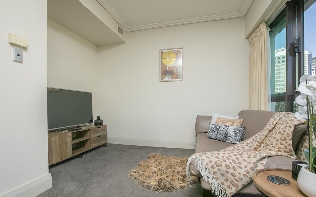 QV Viaduct Charming Apartment with AC WiFi and Parking - 933