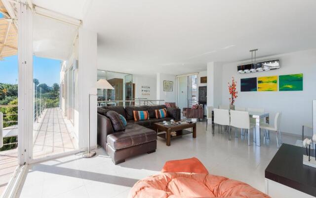 Vistafar - Private Pool & Only 50m to the Sea