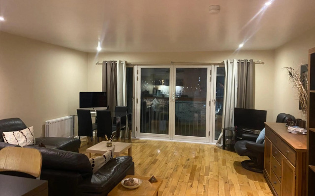 City Centre 2 bedroom apartment, secure parking.