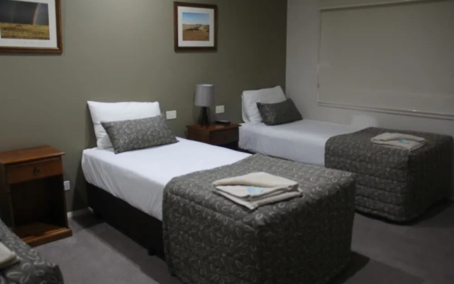 Saltbush Motor Inn