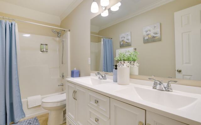 Lakefront Raleigh Retreat ~ 7 Mi to Downtown!