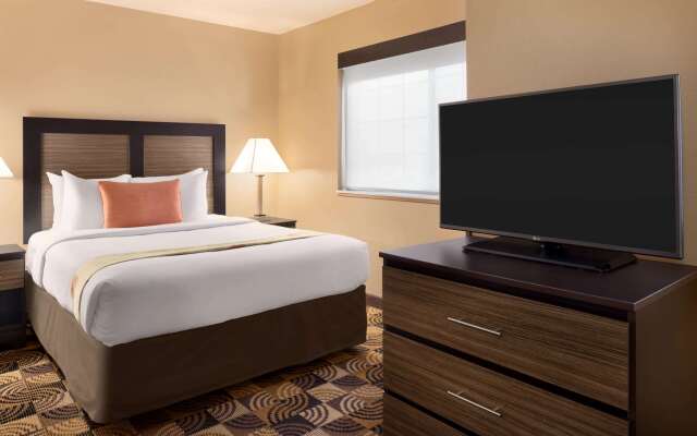 Hawthorn Extended Stay by Wyndham Milwaukee Airport