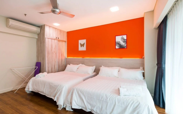 Bright 3 Queen Bed Condo Walk to KL Tower – Guest Rooms – Kuala Lumpur