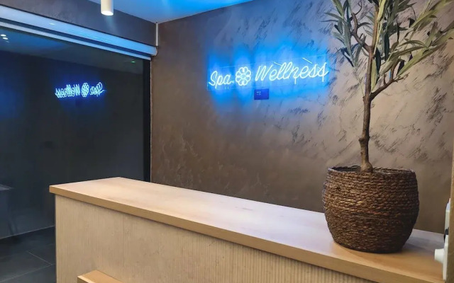 Royal Blue Resort & Residence