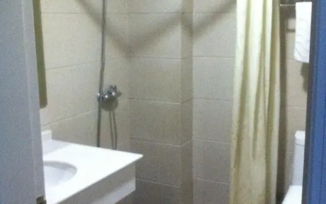 Super 8 Zhenjiang Maisha