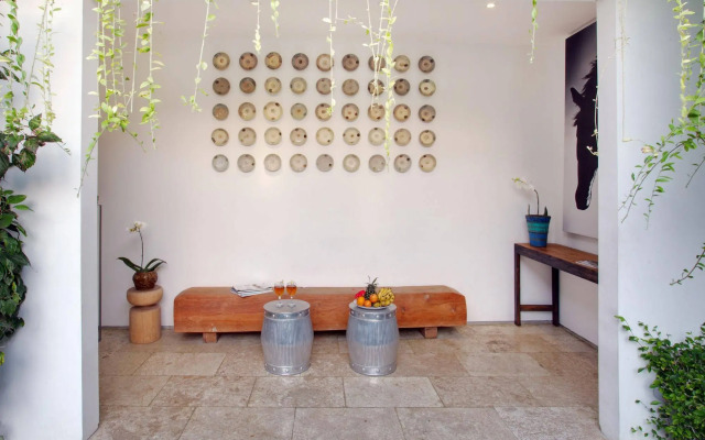 Room & Vespa Suite 2
