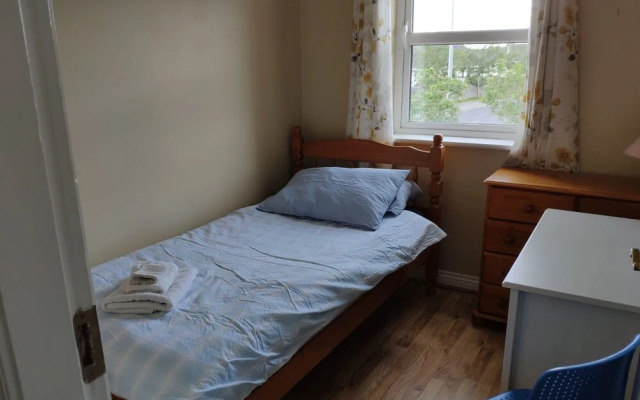 Stunning 6 Bed House With Private Garden in Galway