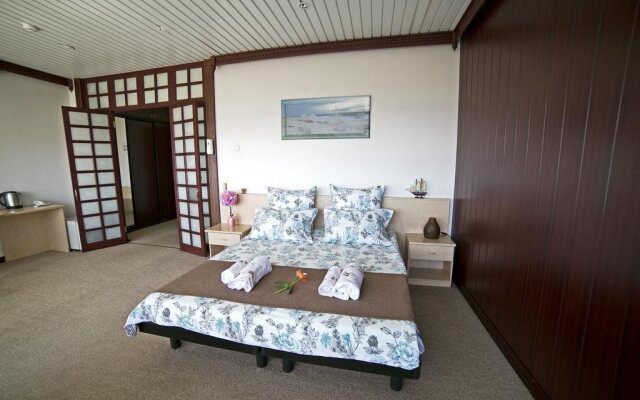 Lighthouse Hotel