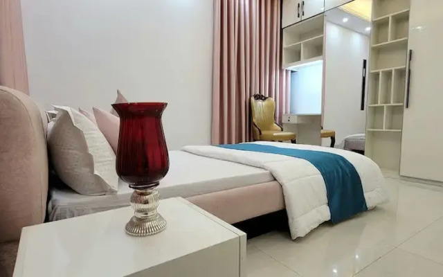 Luxurious 3-bhk Highly Secured & Close to Airport