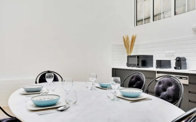 Authentique Apartment - 1br- 2P- Voltaire