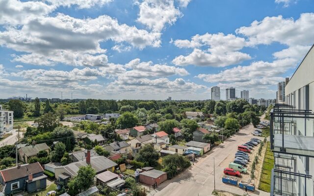 Apartment With Parking by Renters