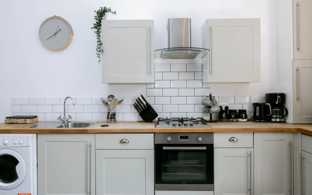 Spacious, Quiet and Central Apartment With Parking