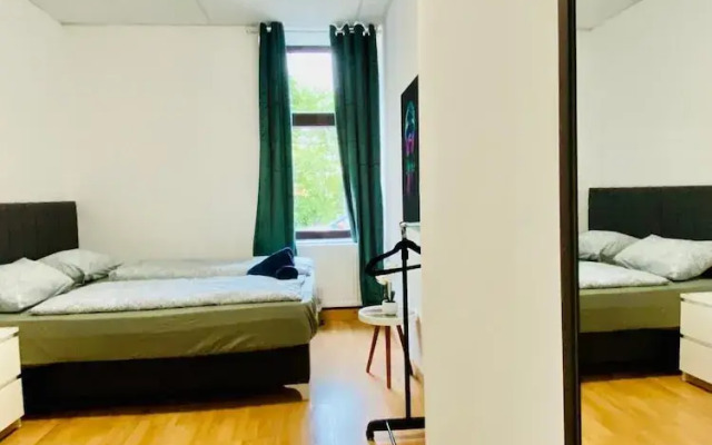Stylish Shared 3-Bedroom Stay Near City