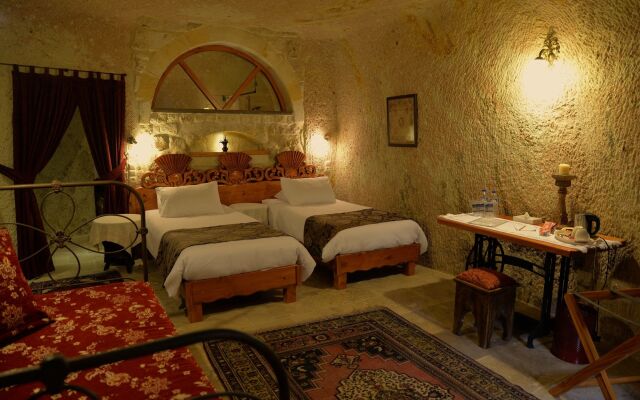 Canyon Cave Hotel