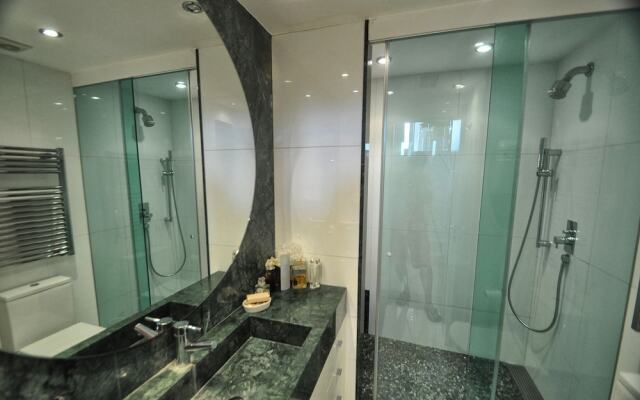 Luxury House with Private Chill Out