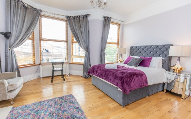 Remarkable Luxurious Home at the Edge of City