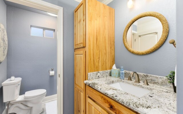 Captain's Cabin on Colleen