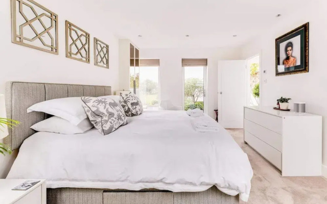 Luxury 3-bed Apartment in Central London