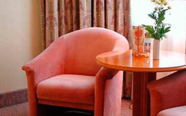 Oxford Suites & Rooms
