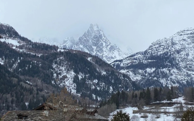 New Newly Renovated Apartment Palleusieux