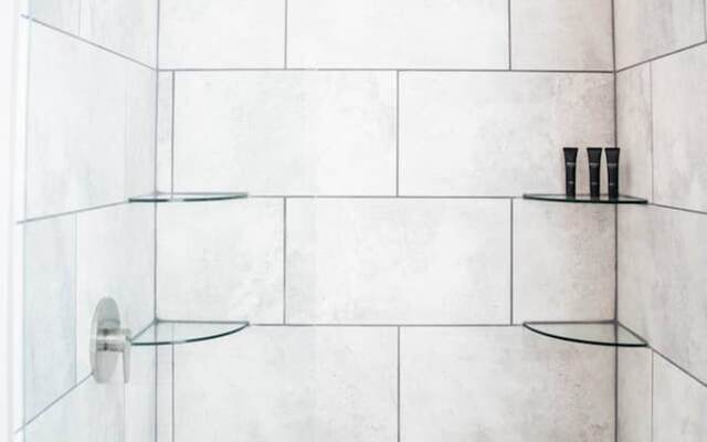 The Dogwood · Luxury Hot Tub· Lake Front Access ·