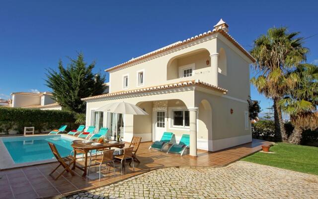 Villa in Carvoeiro With Swimming Pool