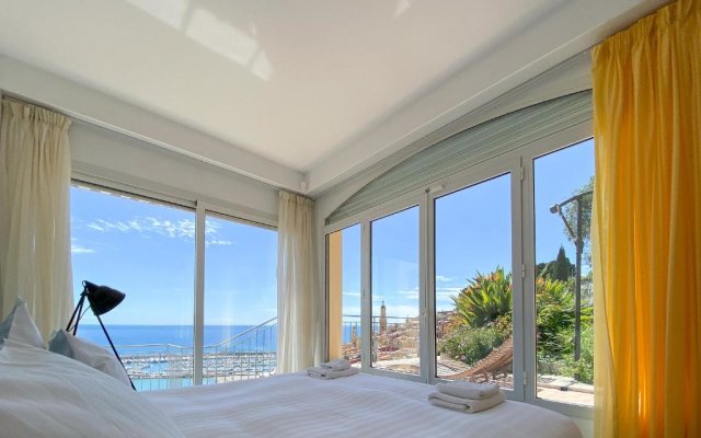 Villa l'ensoleillée vue panoramique mer, 250 m de la plage et du centre ville