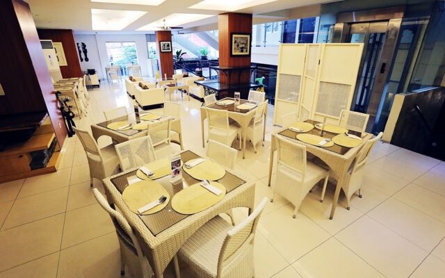 Pyrenees Jogja Hotel