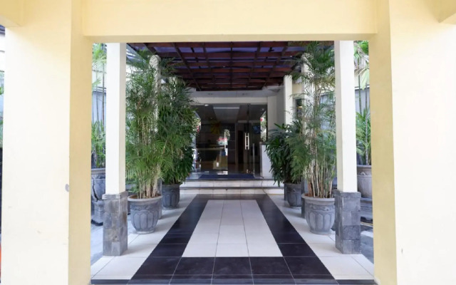 RedDoorz Plus @ Singosari Raya