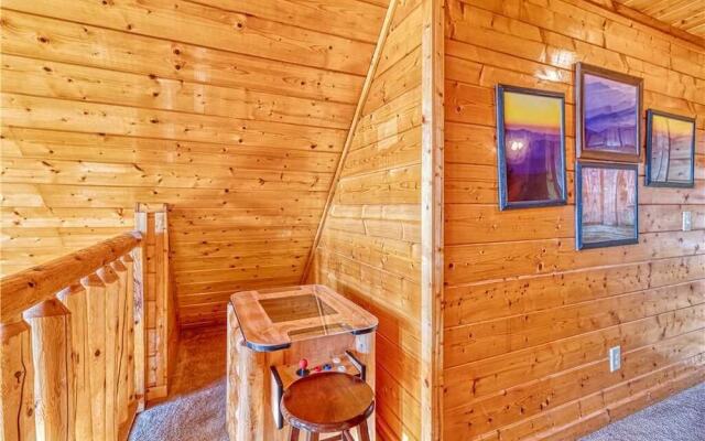Smoky Mountain Retreat - Five Bedroom Cabin