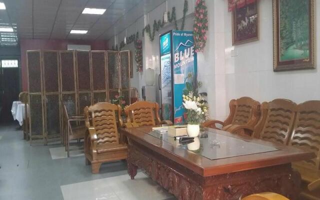 Daw Htay Hotel