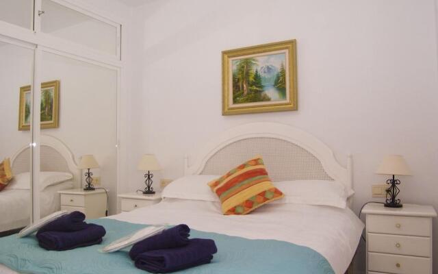 Spacious 2 Bed Apartment in Calahonda