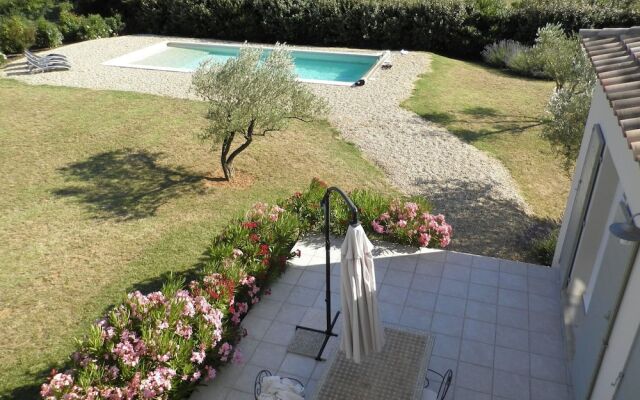 A beautiful new luxury villa close to Uzès.
