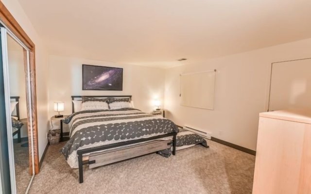 Spacious 3 Br Plaza Unit With Washer/dryer 3 Bedroom Condo - No Cleaning Fee! by RedAwning
