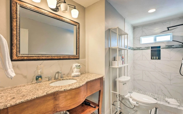 Las Vegas Getaway w/ Patio & Grill: ~3mi to Strip!