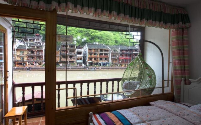 Fenghuang Memory Linjiang Inn