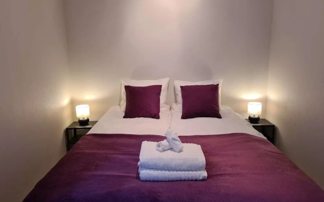 Beautiful 2-bedroom In City Center, With Balcony and Free Parking