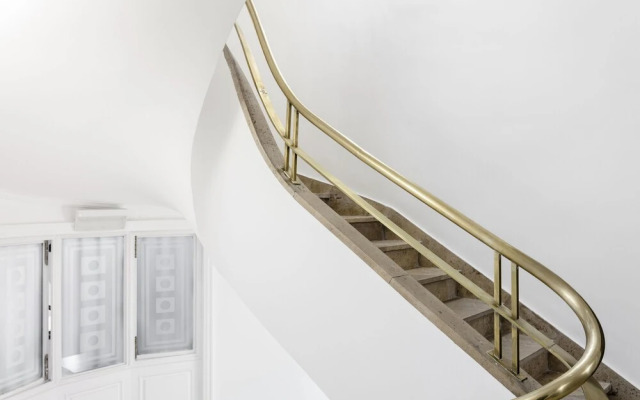 Velazquez Apartments by FlatSweetHome