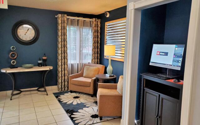 Candlewood Suites Kansas City-Overland Park