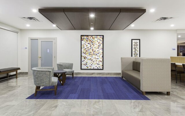 Holiday Inn Express & Suites Mississauga-Toronto Southwest by IHG