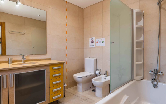 Spacious villa in Albufeira with private pool