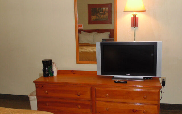 American Inn and Suites Houghton Lake