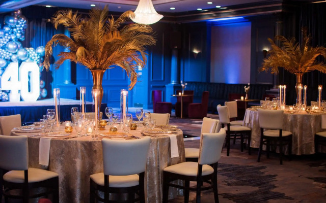 The Roslyn, Tapestry Collection by Hilton
