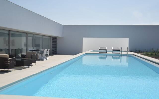 Modern Villa in Obidos Lisbon With Garden and Pool