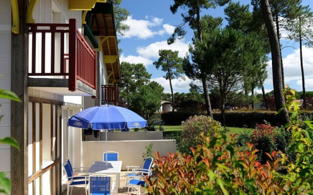 Semi-Detached Holiday Home in Green Surroundings