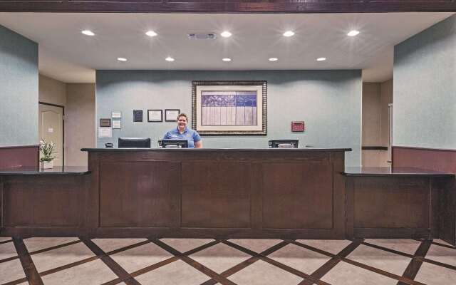 La Quinta Inn & Suites by Wyndham DFW Airport West - Euless