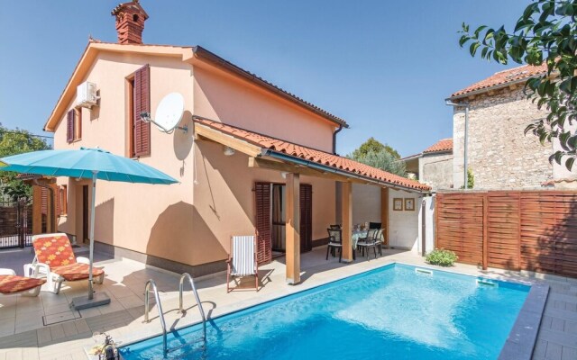 Stunning Home in Pula With 3 Bedrooms and Outdoor Swimming Pool